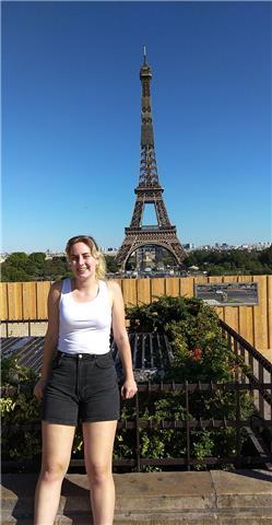 Studentessa universitaria impartisce ripetizioni e aiuto compiti di matematica, fisica, scienze, inglese e materie umanistiche in zona Firenze o online
