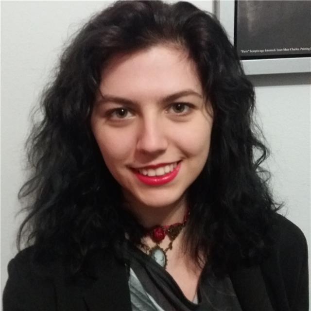 Studentessa di lettere offre ripetizioni di latino per liceali