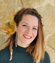 Licenciada en bellas artes da clases de dibujo/pintura/arte