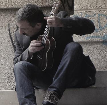 Clases de ukelele y guitarra! Disfruta haciendo música desde la primera clase, y aprendiendo a tocar tus canciones preferidas