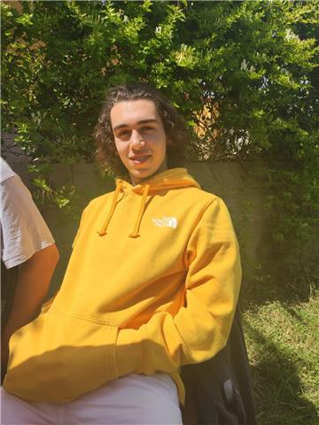 Universitario da clases de matemáticas, química y biología nivel hasta 3º/4º eso o cualquier materia nivel primaria hasta 2º eso