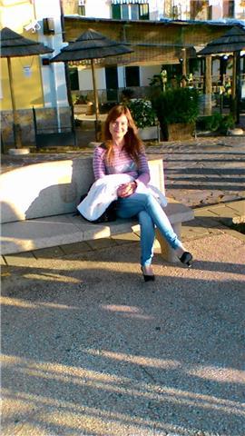 Farmacista con nove esami di chimica impartisce lezioni di chimica generale