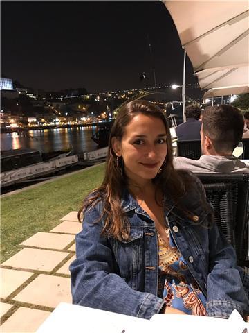 Graduada en derecho con experiencia en docencia