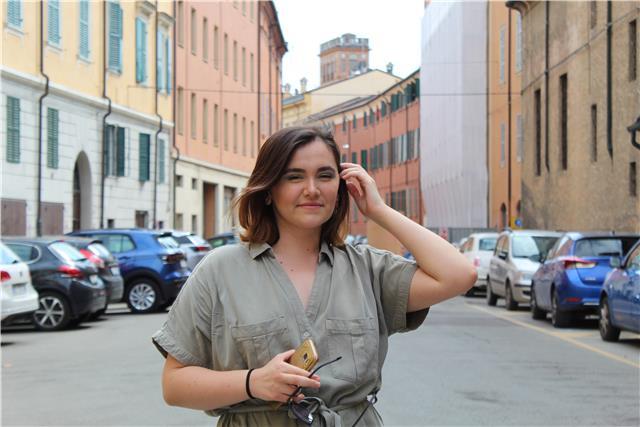 Sono una ragazza delle superiori che potrebbe offrire aiuto in inglese, chimica e anatomia