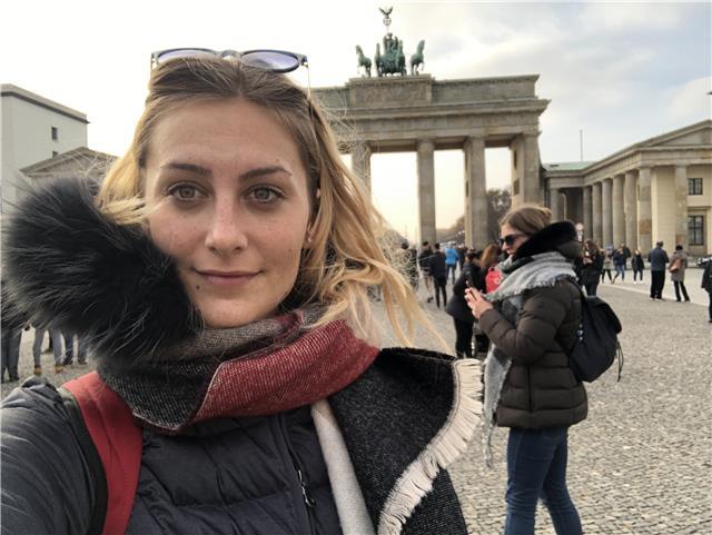 Ragazza con esperienza in BES e DSA impartisce lezioni per bambini fino alla III media . Tutte le materie