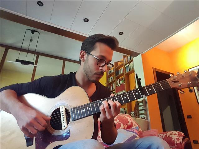 Insegnante di chitarra classica e solfeggio