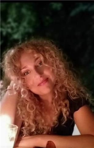 Interprete e traduttrice di nazionalità italiana impartisce lezioni di inglese per tutti i livelli di conoscenza, per scuole università o motivi professionali