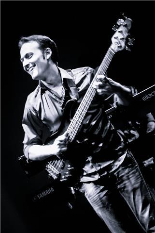 Docente di musica per chitarra, basso elettrico, contrabbasso, pianoforte e teoria