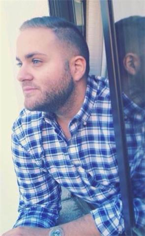 Maestro de inglés con un c1 se ofrece para dar clases de inglés desde a1 a c1. llevo más de 7 años de experiencia en el sector de la enseñanza. actualmente trabajo en helen doron roquetas de mar. dando clase años a adultos. también he ofrecido apo