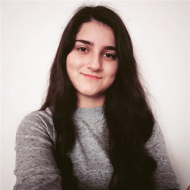 Studentessa al quarto anno del liceo linguistico offro ripetizioni e aiuto compiti in tutte le materie