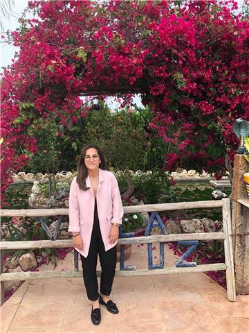 Me defino como una chica joven muy responsable y profesional, predispuesta a dar clase a jóvenes de hasta 15 años, sobre todo de la materia de matemáticas