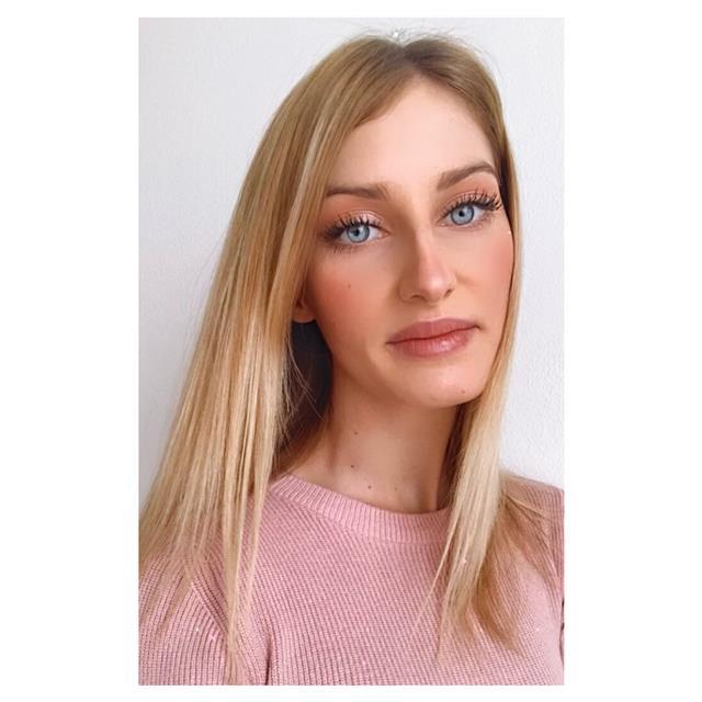 Laureata in lingue offre lezioni di spagnolo e inglese a qualsiasi livello