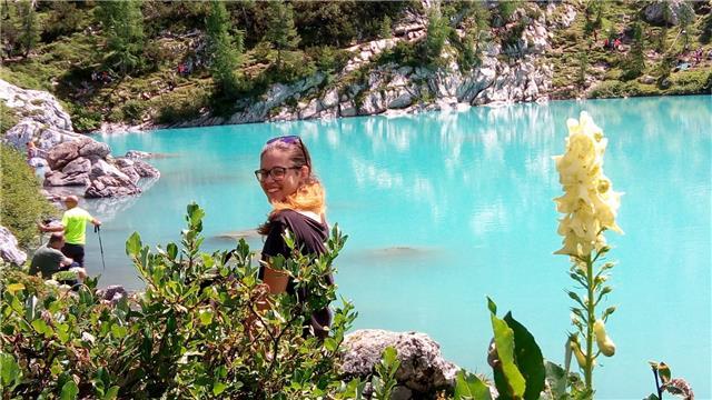 Ragazza appena diplomata che offre lezioni private o aiuto compiti ai ragazzi delle scuole medie o ai bambini delle elementari