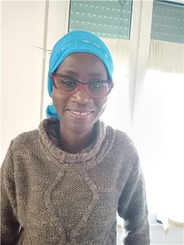 Madrelingua Serere, di nazionalità Senegalese, insegnante di scuola elementare di Francese e matematica è disponibile per lezioni private di lingua francese