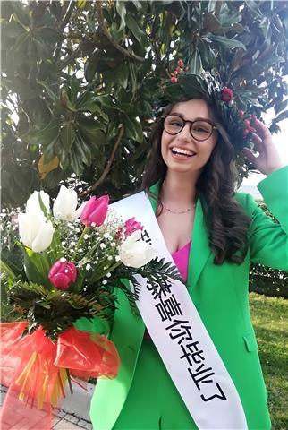 Ragazza laureata in Mediazione Linguistica offre lezioni di Inglese in via telematica per alunni di tutte le età, adulti o scuola media/liceo