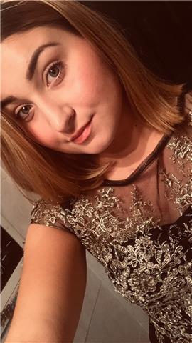 Studentessa al quinto anno liceo linguistico di Inglese, Francese e Tedesco