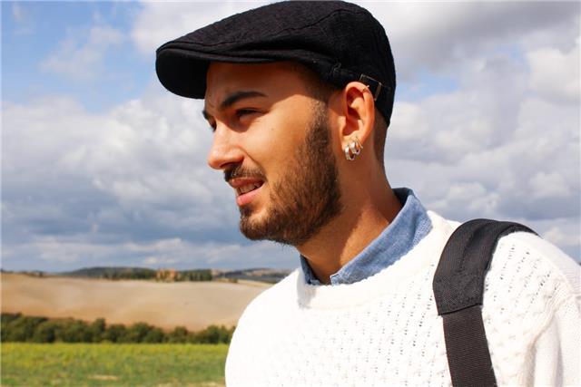 Sono Leandro, studente universitario e offro ripetizioni di fisica e matematica. Serietà, impegno e disponibilità garantiti