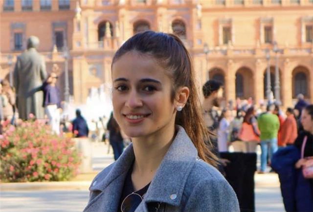 Soy Paula, tengo 20 años, actualmente estoy estudiando y mis clases son online