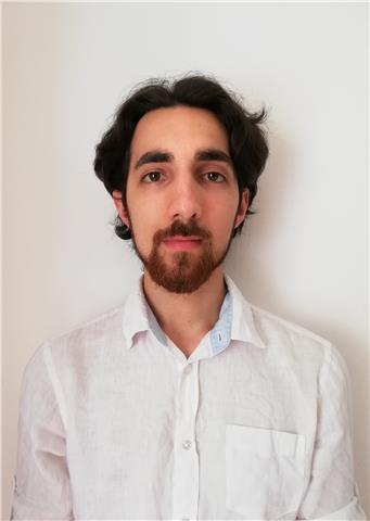 Appassionato di disegno, nello specifico fumetto e grafica, offre lezioni e consigli sull'approccio digitale al media