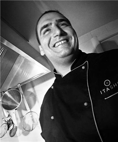 Chef con esperienza in ristoranti, hotel stellati e rinomati offro lezioni per ogni grado di capacità, dalle basi della cucina ai livelli più alti