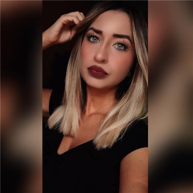 Diplomata al liceo classico, laureata in lettere e filosofia e attualmente iscritta all'albo dell'ordine dei giornalisti del Lazio, offro ripetizioni di italiano e materie umanistiche(storia, geografia, filosofia) ai ragazzi di tutte le età (anche stranie