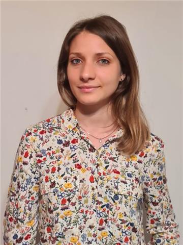 Sono una studentessa universitaria, abito in provincia di Firenze e sono disponibile per aiuto compiti per le elementari e medie