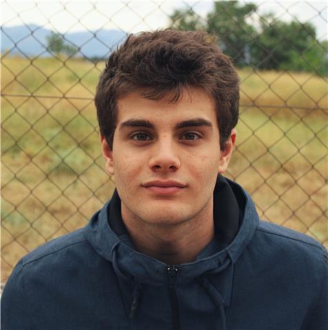 Jugador de baloncesto nivel senior desde hace 12 años y entrenador de equipos desde alevín a cadetes ofrece clases particulares o en grupos reducidos en el domicilio del cliente. para niños desde 10 hasta 16 años