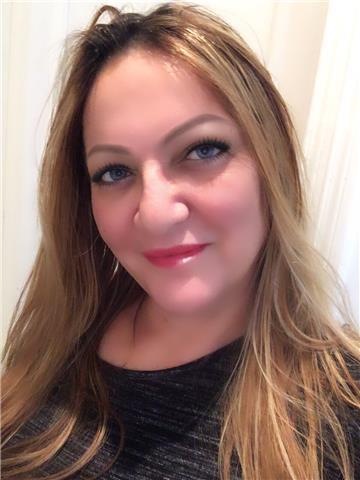 Professeure de français Fle et formatrice en communication orale dotée d’une expérience de 20 ans donne des cours En ligne pour tous les niveaux