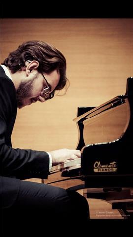 Pianista concertista titulado en parís y en alicante da clases de piano a domicilio