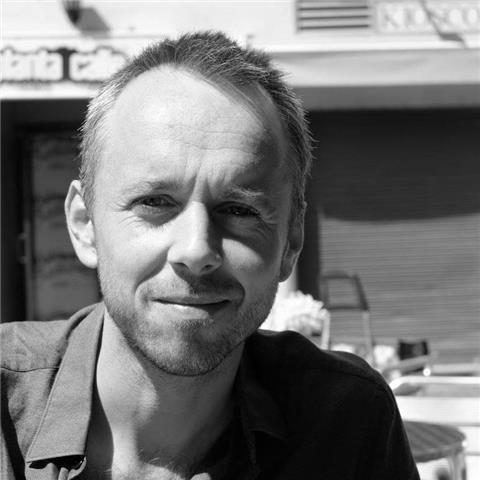 Profesor nativo con 15 años de experiencia especializado en la preparación de exámenes cambridge