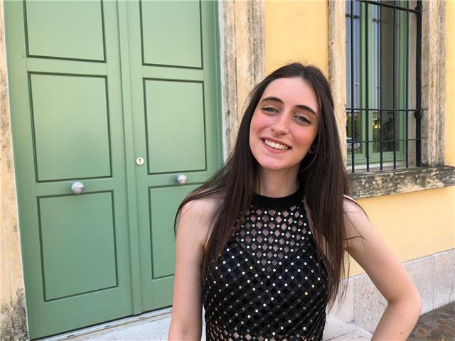 Studentessa liceale offre appoggio per compiti pomeridiani nella maggior parte delle materie