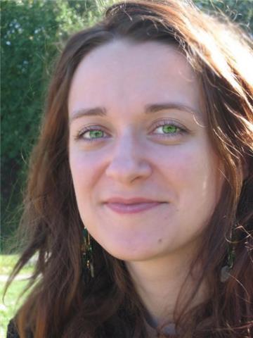 Profesora titulada (celta) desde10 euro/h - bcn/ripollet