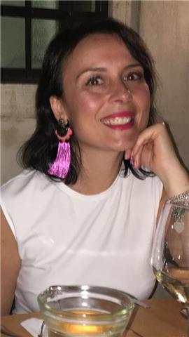 Lingua maternelle italienne. Mes études sont littéraires et humanistes. Je voudrais enseigner mon langue