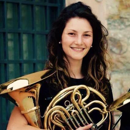 Laureata in conservatorio di musica con un diploma del Liceo socio-psicopedagogico offre lezioni di musica private, ripetizioni, metodo di studio, e aiuto compiti per bambini della scuola elementare (tutte le materie), ragazzi delle medie (italiano, lette