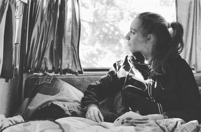 Graduada en estudios internacionales imparte clases de apoyo para los más peques de la casa