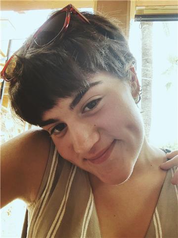 Profesora de apoyo en materias de humanidades para primaria y eso