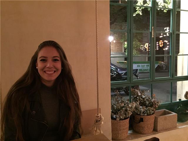 Psicóloga graduada da clases particulares de asignaturas de la carrera, y para bac y eso: matemáticas, química, biología y ciencias naturales e inglés (c1 de cambridge)