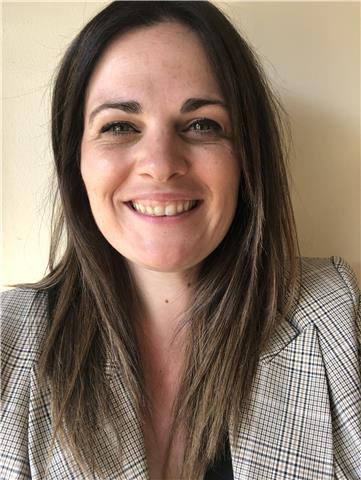 Profesora experimentada nativa