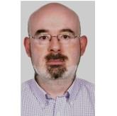 Doctor imparte clases de matemáticas, física y biología