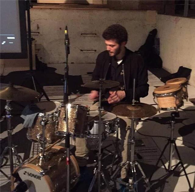 Lezioni di batteria e percussioni.
Sia on line che live
