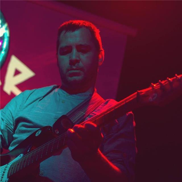 Clases de guitarra y tres cubano (electrica y española)