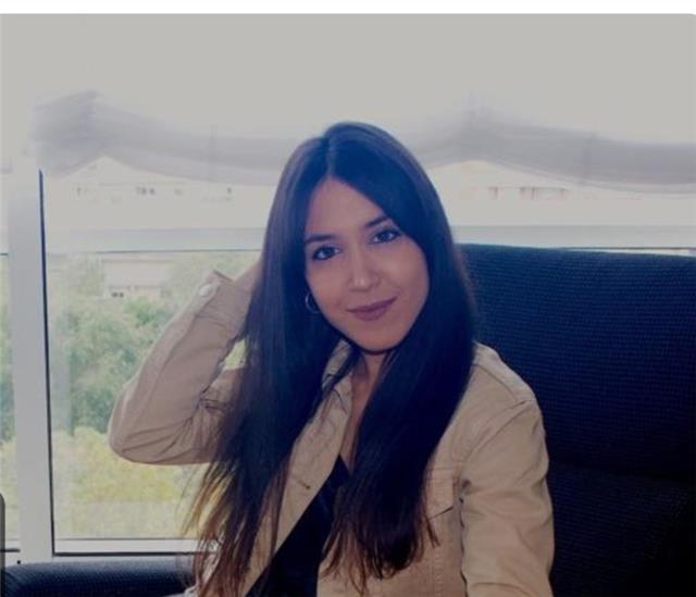 Médico opositora al mir, ofrezco clases de cualquier materia de 1o de primaria a 2o de bachillerato. 
gracias a mis técnicas de estudio siempre he sacado buenas notas y puedo compartirlo con quien lo necesite