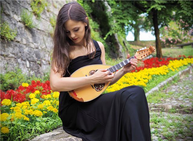 Musicista professionista e docente qualifica con esperienza pluriennale offre lezioni di Mandolino