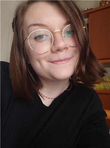 Diplomata in lingue offre lezioni d'inglese a ragazzi di qualsiasi scuola