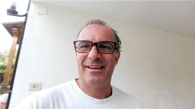 Insegnate qualificato all'estero con pluriennale esperienza nell'insegnamento. esperto in educazione fisica e alla salute non nell'apprendimento e insegnamento dell'inglese e italiano come seconda lingua