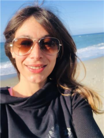 Laureata in economia aziendale, impartisco lezioni di ragioneria per studenti delle superiori. offro supporto anche nell’apprendimento delle materie di diritto ed economia politica