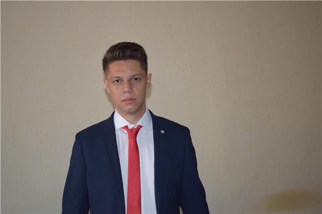 Ingegnere informatico specializzando in ingegneria del software impartisce lezioni di informatica di base e diversi linguaggi