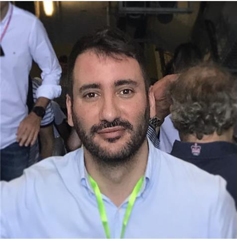 Hola Me llamo Alex Agüera,soy cineasta y dramaturgo