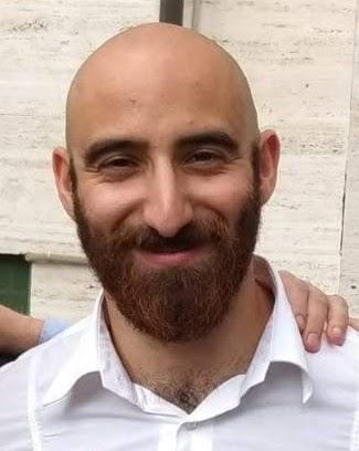 Insegnante di yoga con esperienza pluriennale offre lezioni di yoga a domicilio