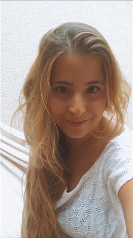 Soy una persona cariñosa, con mucha paciencia y me encanta enseñar a través del juego